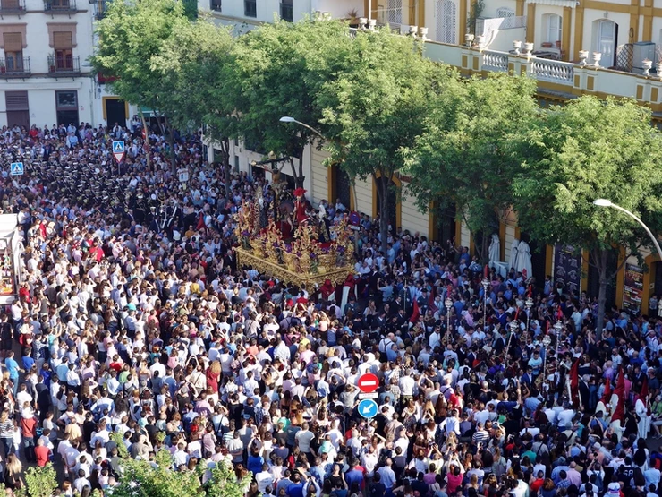 Crowds in Seville during Holy Week. Image source: Devour Seville