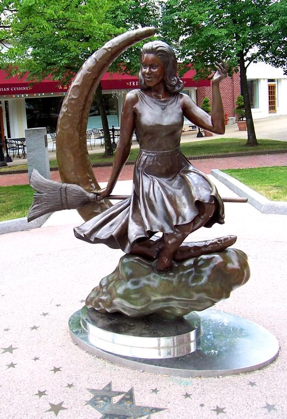 statue of Elizabeth Montgomery as Samantha