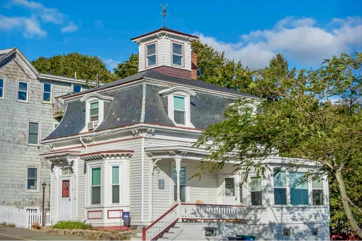 a beautiful Salem home featured in the movie Hocus Pocus