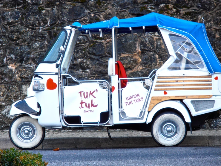 using a tuk tuk instead of the tourist bus is one of the best tips for visiting Sintra