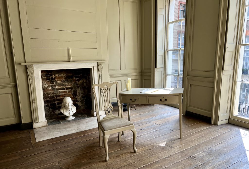 room in the Benjamin Franklin house museum