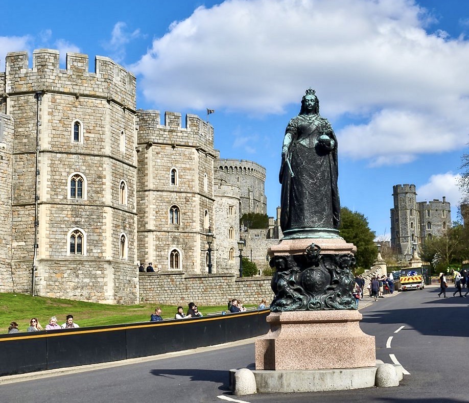 Queen Victoria statue outside Windsor Castle