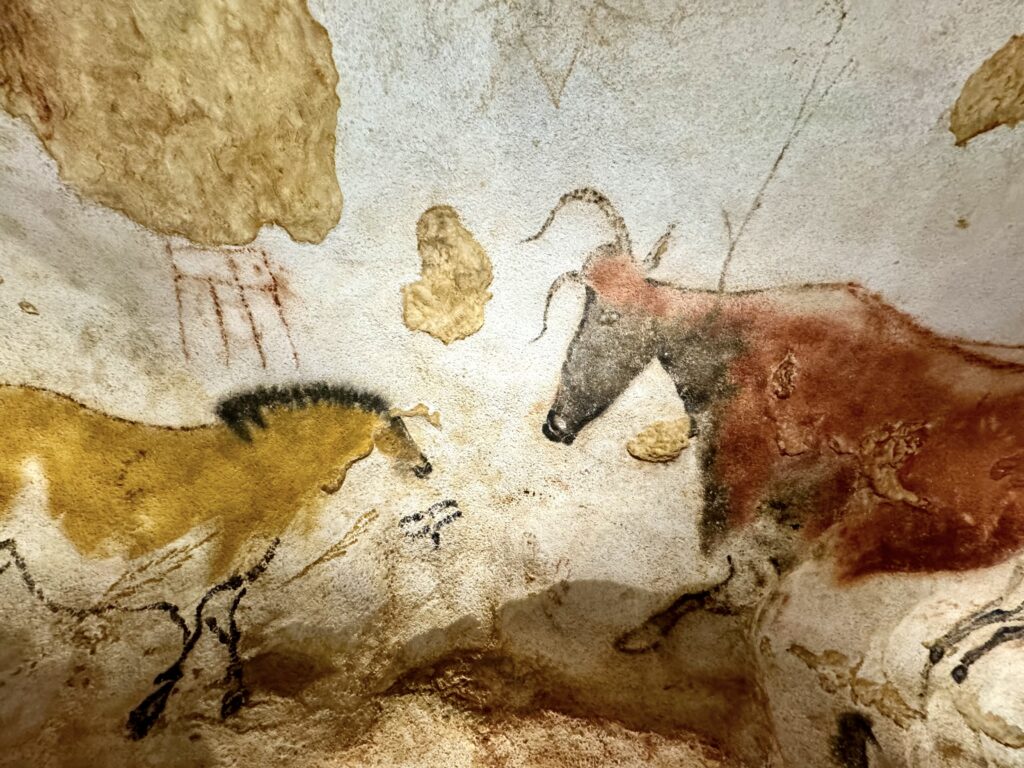 horse and bull face off in Lascaux IV