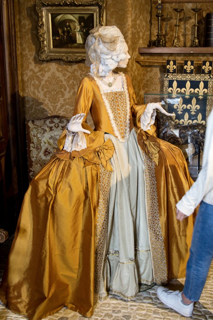 costumed mannequin in the Gisson Museum